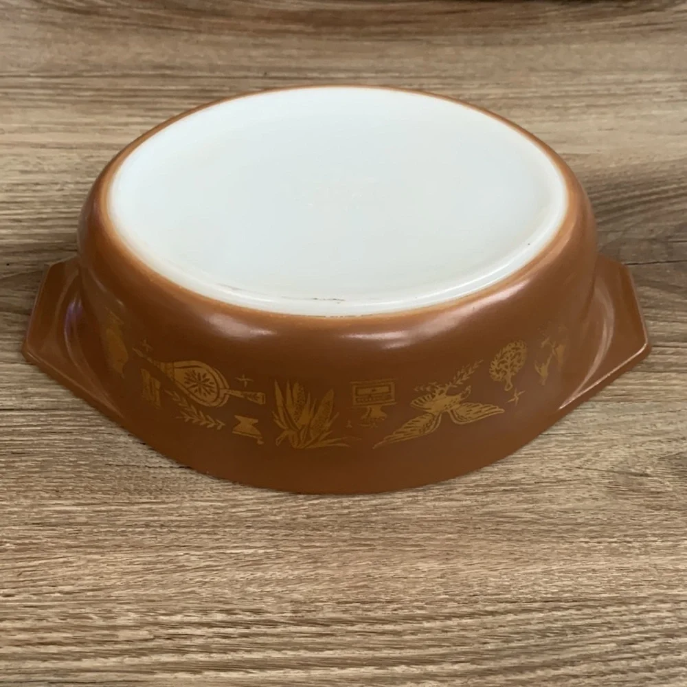 Vintage PYREX Early American 1 1/2 Qt Oval Casserole & 043 Lid Brown Gold Eagle